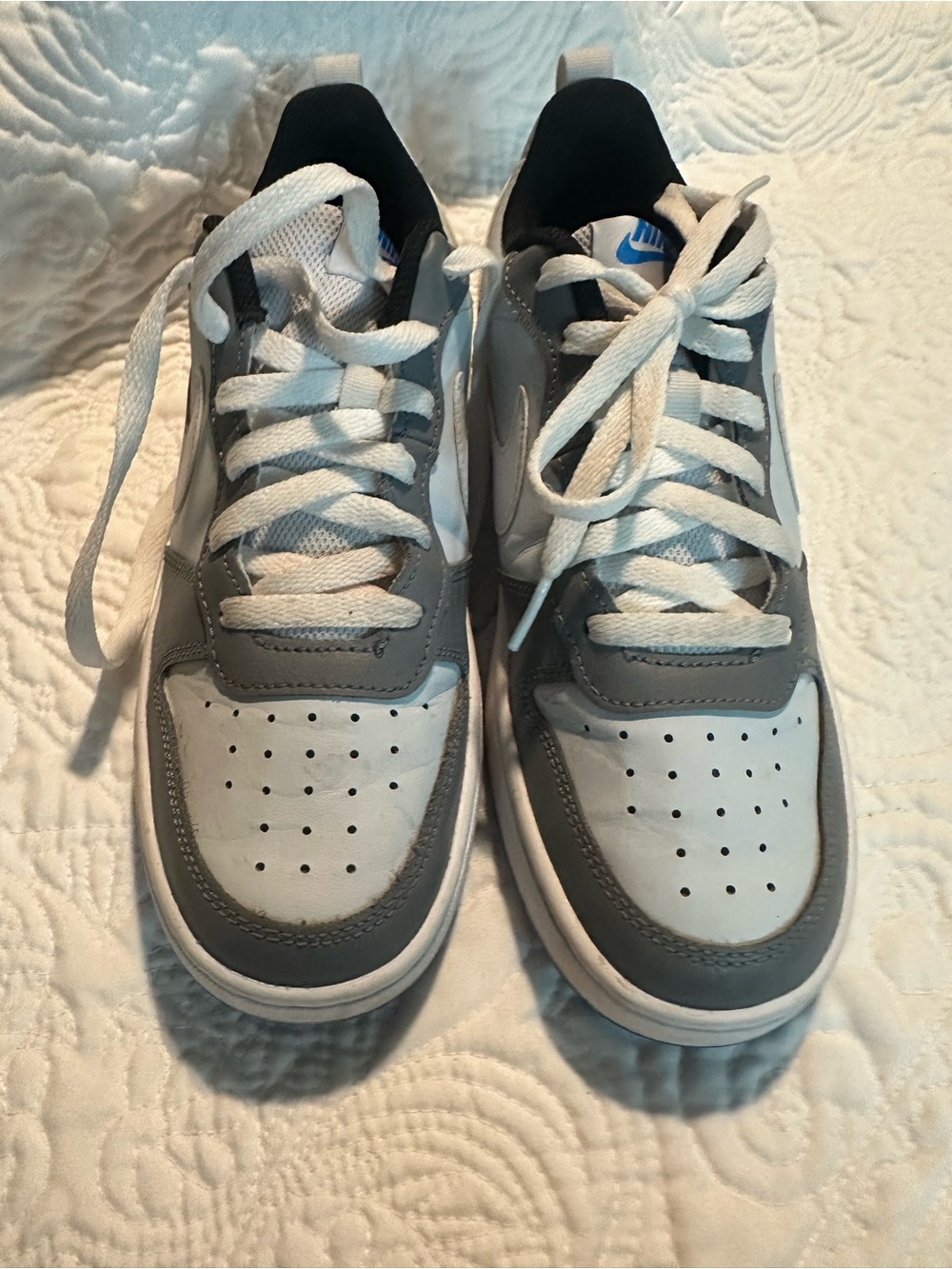 Nike Kids Gray and White Low-Top Sneakers with Black Heel Collar